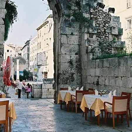 Πανσιόν Tifani Luxury