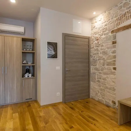 Tifani Luxury Σπλιτ
