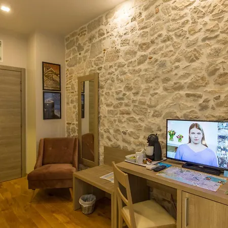 Tifani Luxury Πανσιόν