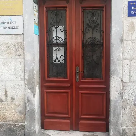 Πανσιόν Tifani Luxury Σπλιτ