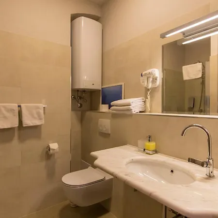 Πανσιόν Tifani Luxury