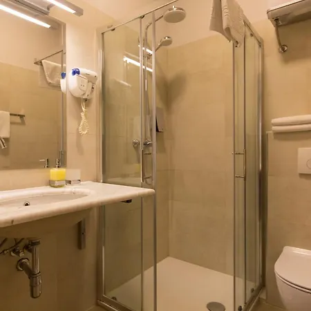 Πανσιόν Tifani Luxury 4*
