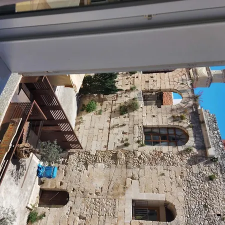 Πανσιόν Tifani Luxury