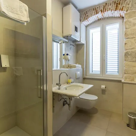 Tifani Luxury Σπλιτ