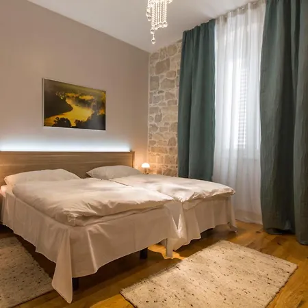 Tifani Luxury Πανσιόν 4*